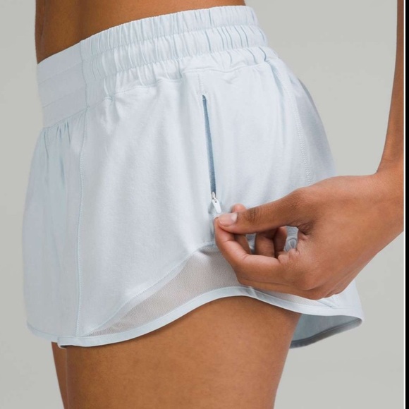 NWT Lululemon Hotty Hot Low Rise Shorts- 2.5" with liner - Picture 3 of 5